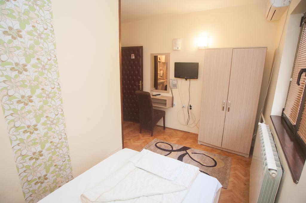 Hotel Extra Lion Md Ni Oda fotoğraf
